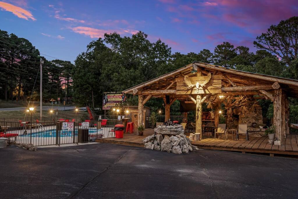 Stonegate Lodge King Bed Wifi 50In Roku Tv Salt Water Pool Room #102 Юрика-Спрінгс Екстер'єр фото