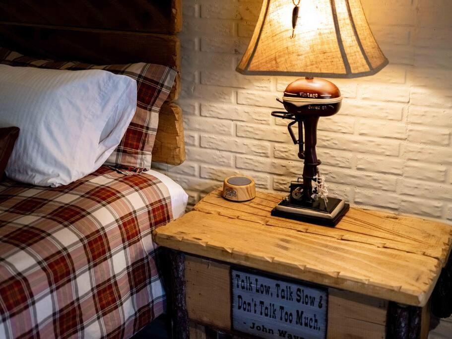 Stonegate Lodge King Bed Wifi 50In Roku Tv Salt Water Pool Room #102 Юрика-Спрінгс Екстер'єр фото